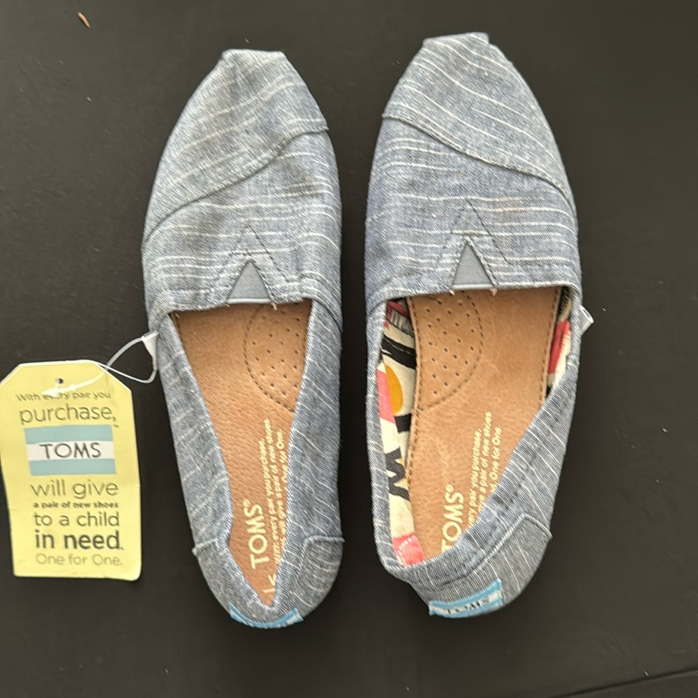 Tom’s Blue chambray, size 7 brand new